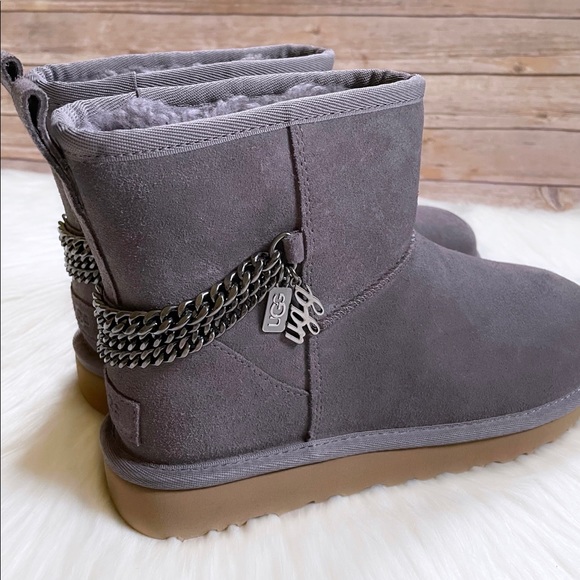 UGG Women’s Classic Mini Chains Shade Suede Boots - Picture 4 of 10
